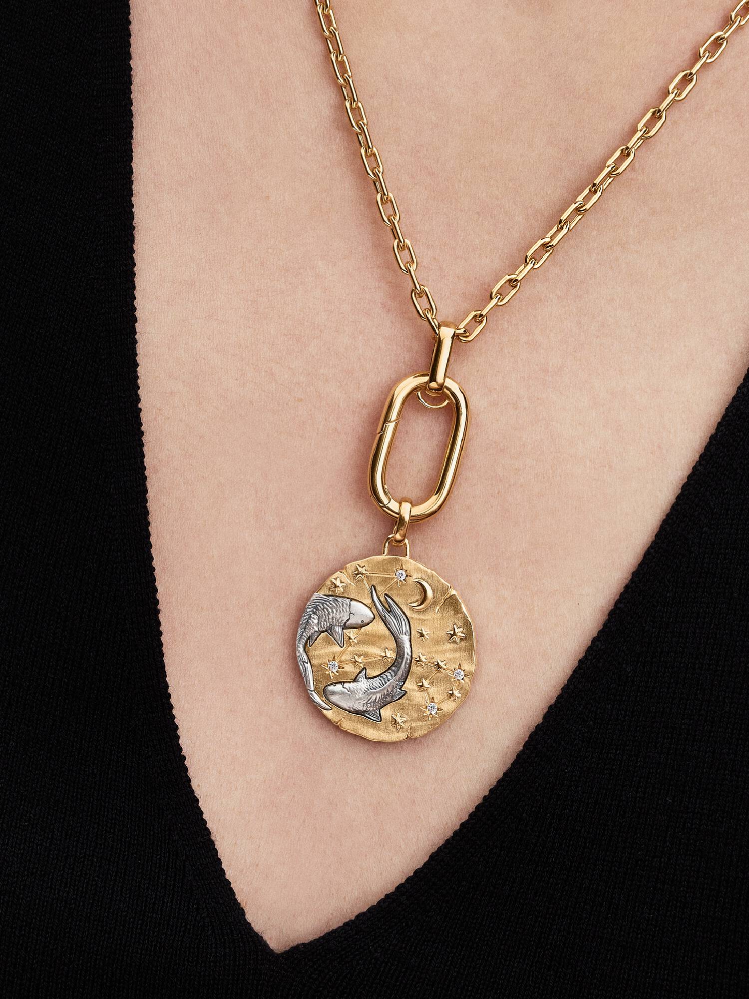 Duży charms-medalion ze znakiem zodiaku Ryby