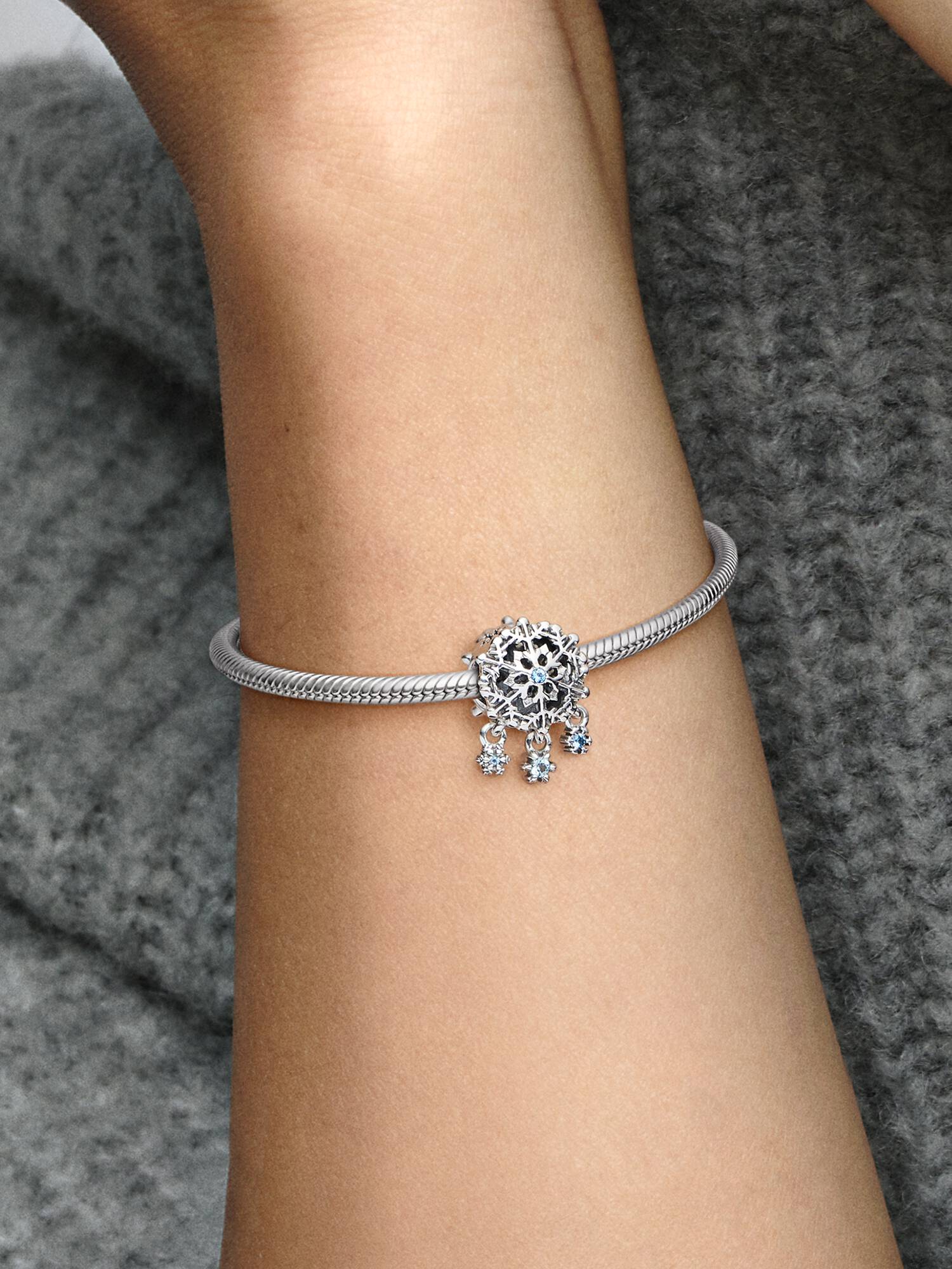 Charms Lodowy płatek śniegu z zawieszkami