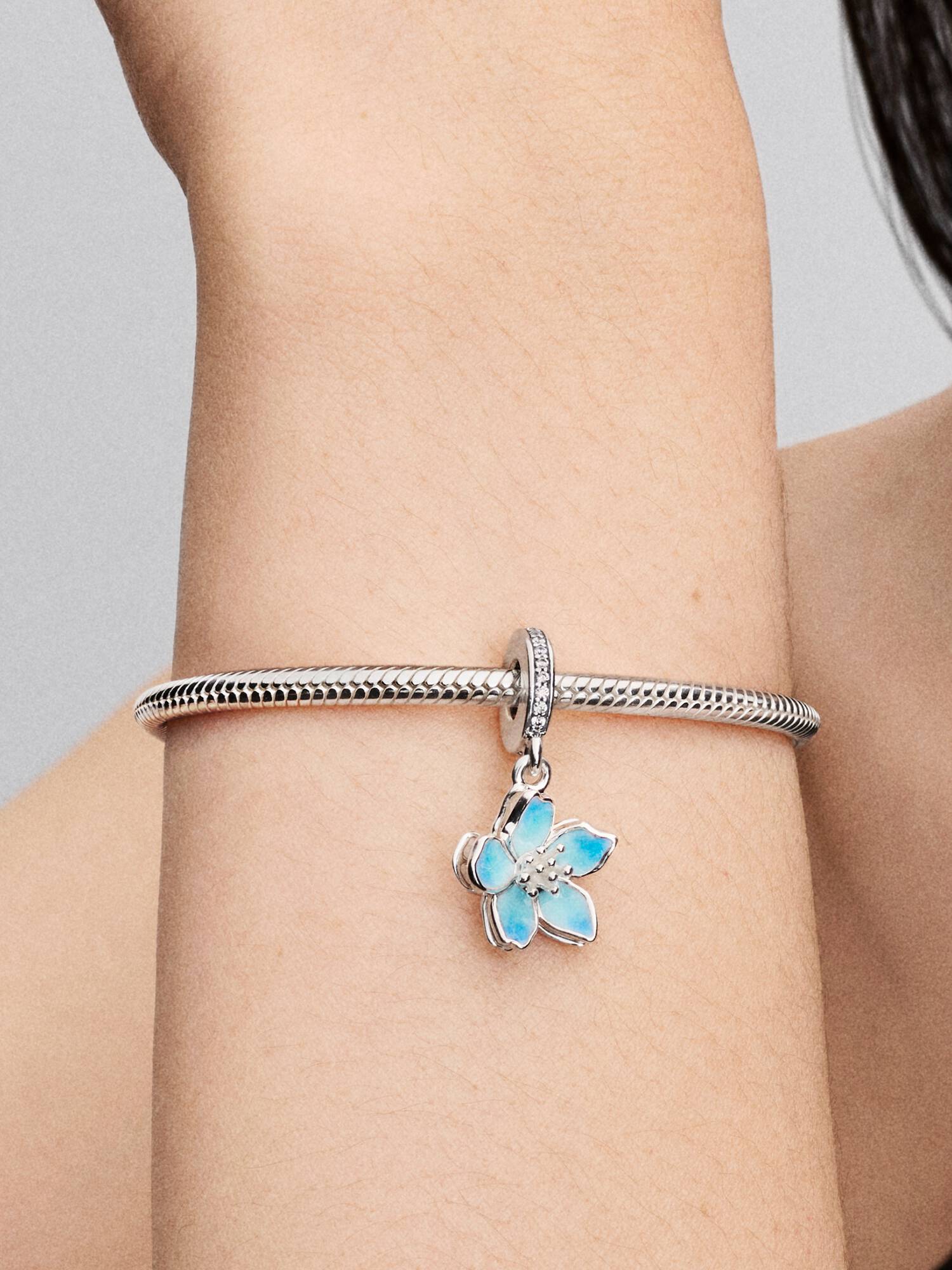 Charms-zawieszka Błękitny kwiat