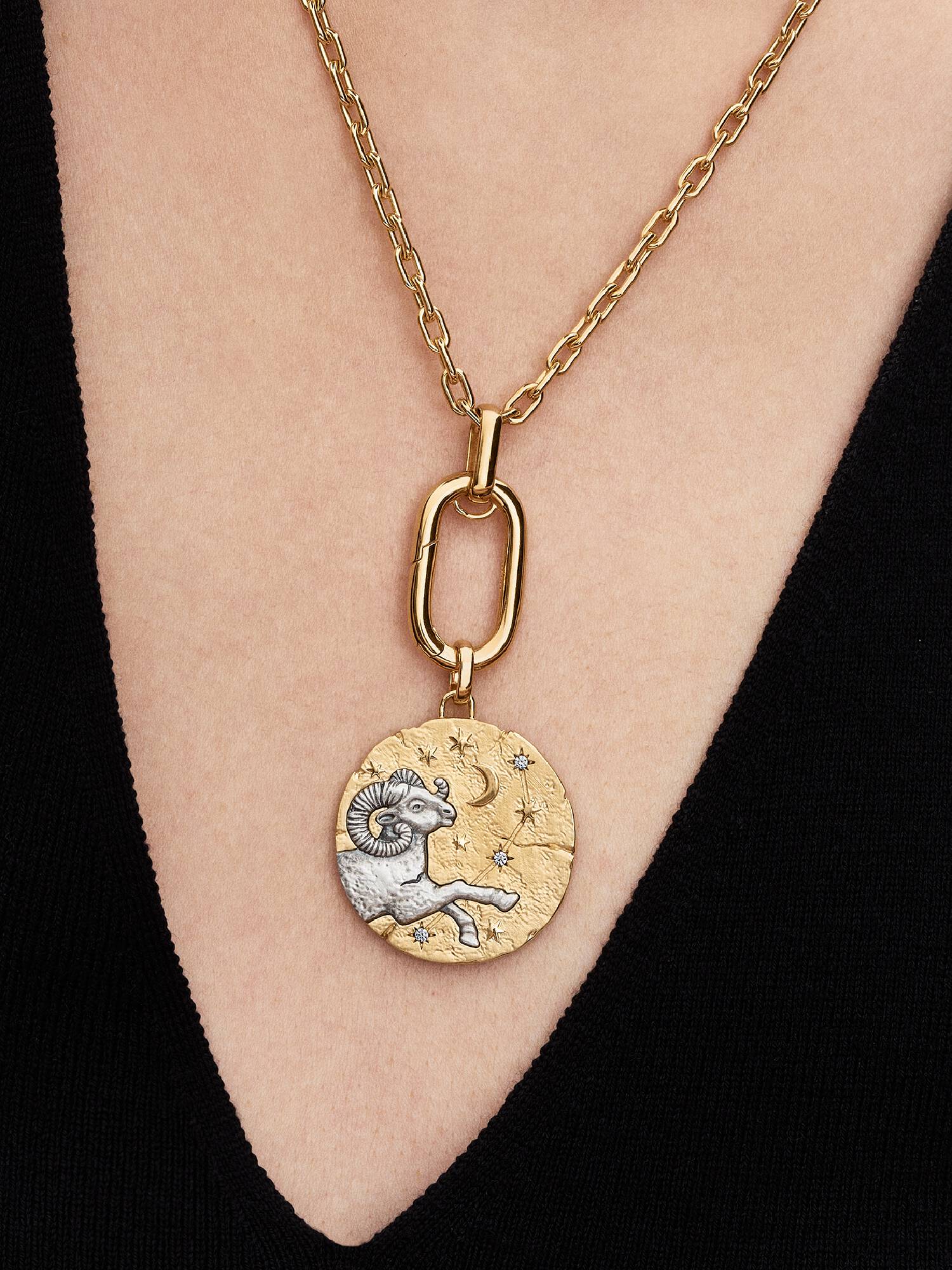 Duży charms-medalion ze znakiem zodiaku Baran