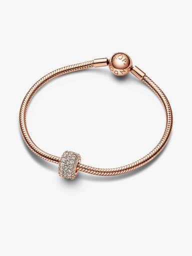 Charms wysadzany lśniącymi kamieniami