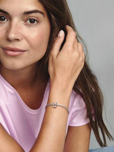 Charms Alfabet Litera U
