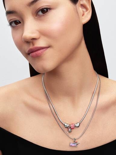 Charms-zawieszka Świąteczny jamnik, Platerowane platyną