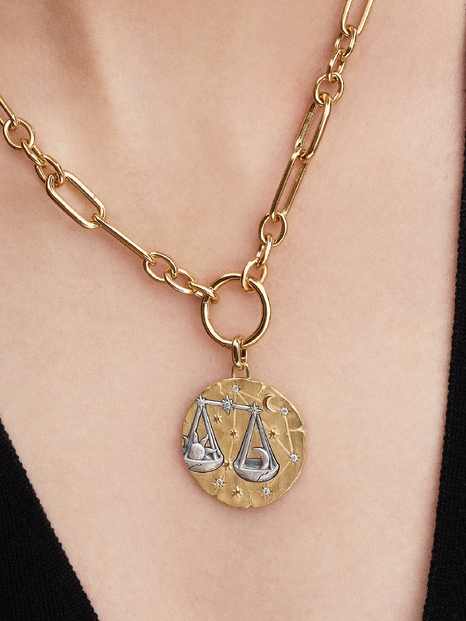 Duży charms-medalion ze znakiem zodiaku Waga