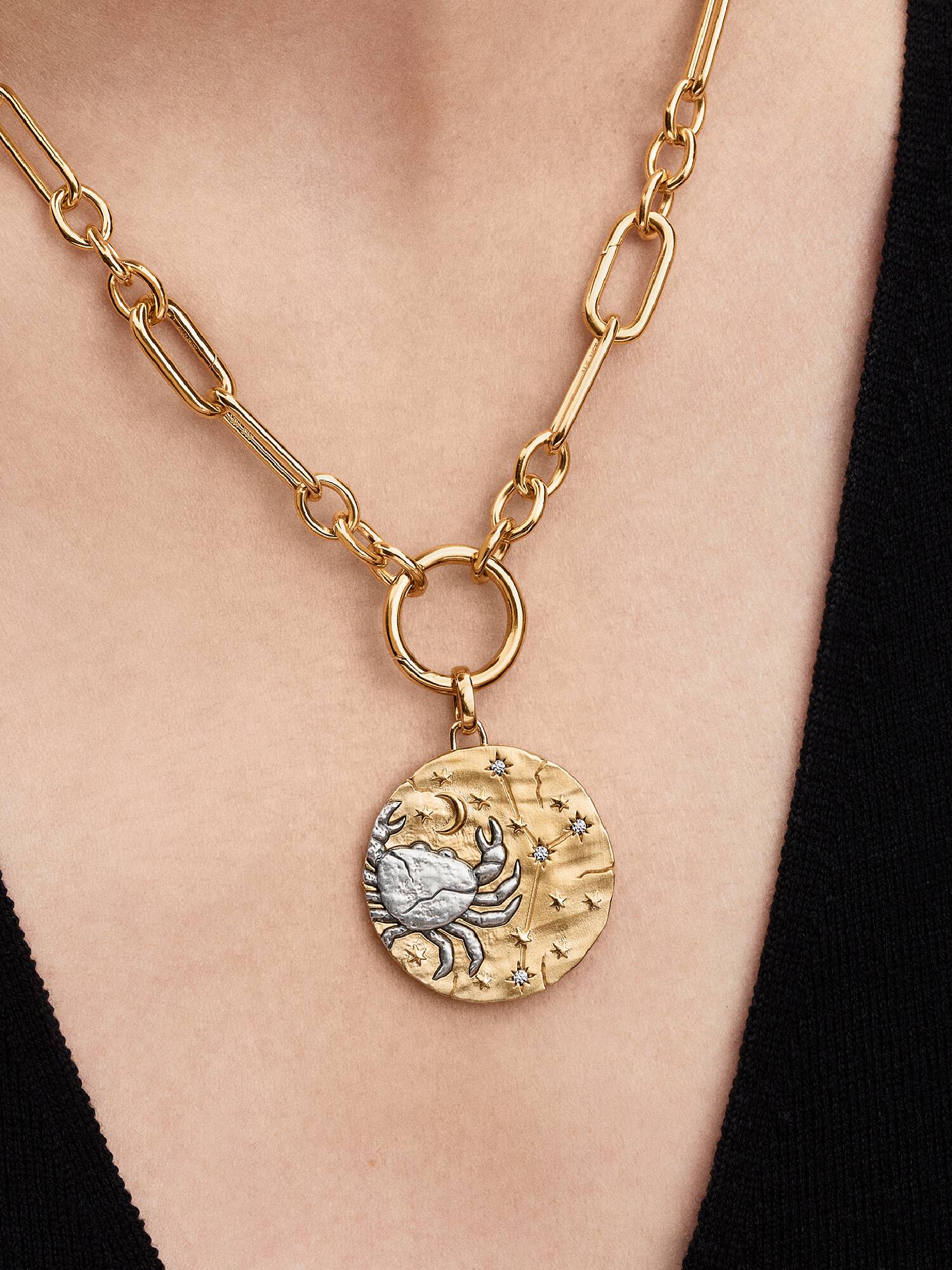 Duży charms-medalion ze znakiem zodiaku Rak