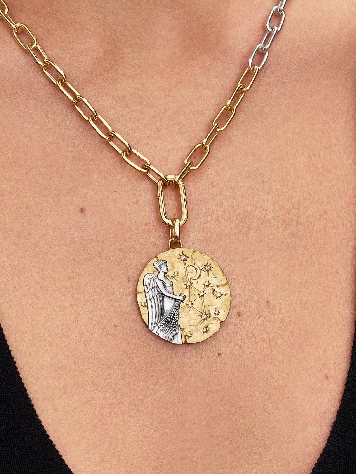 Duży charms-medalion ze znakiem zodiaku Panna