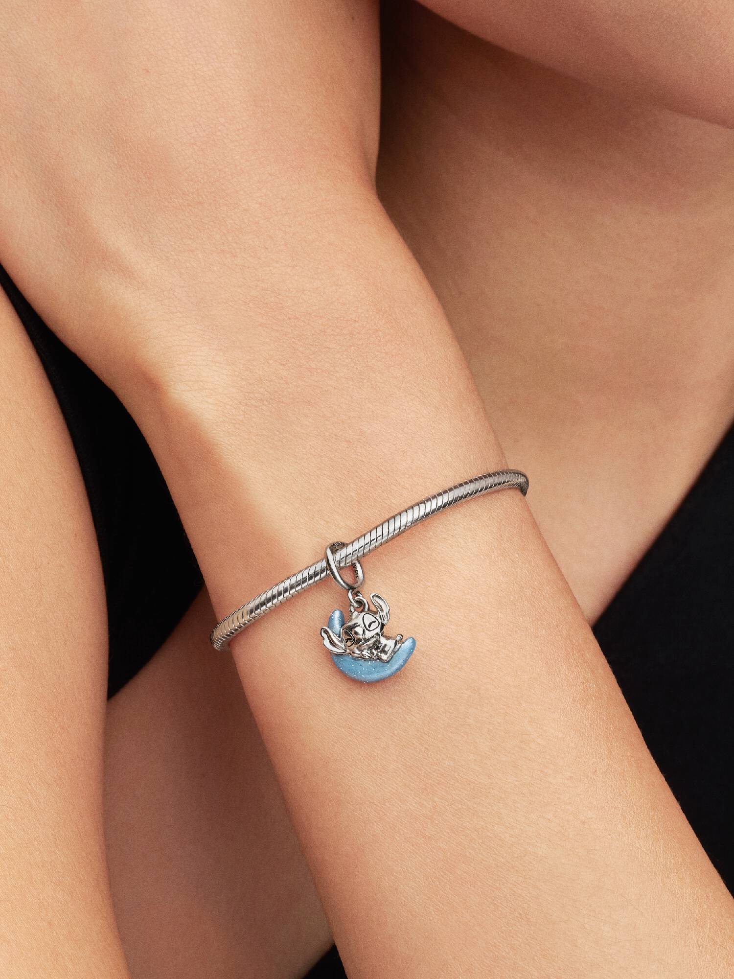 Charms-zawieszka świecący w ciemności Disney Stitch Księżyc