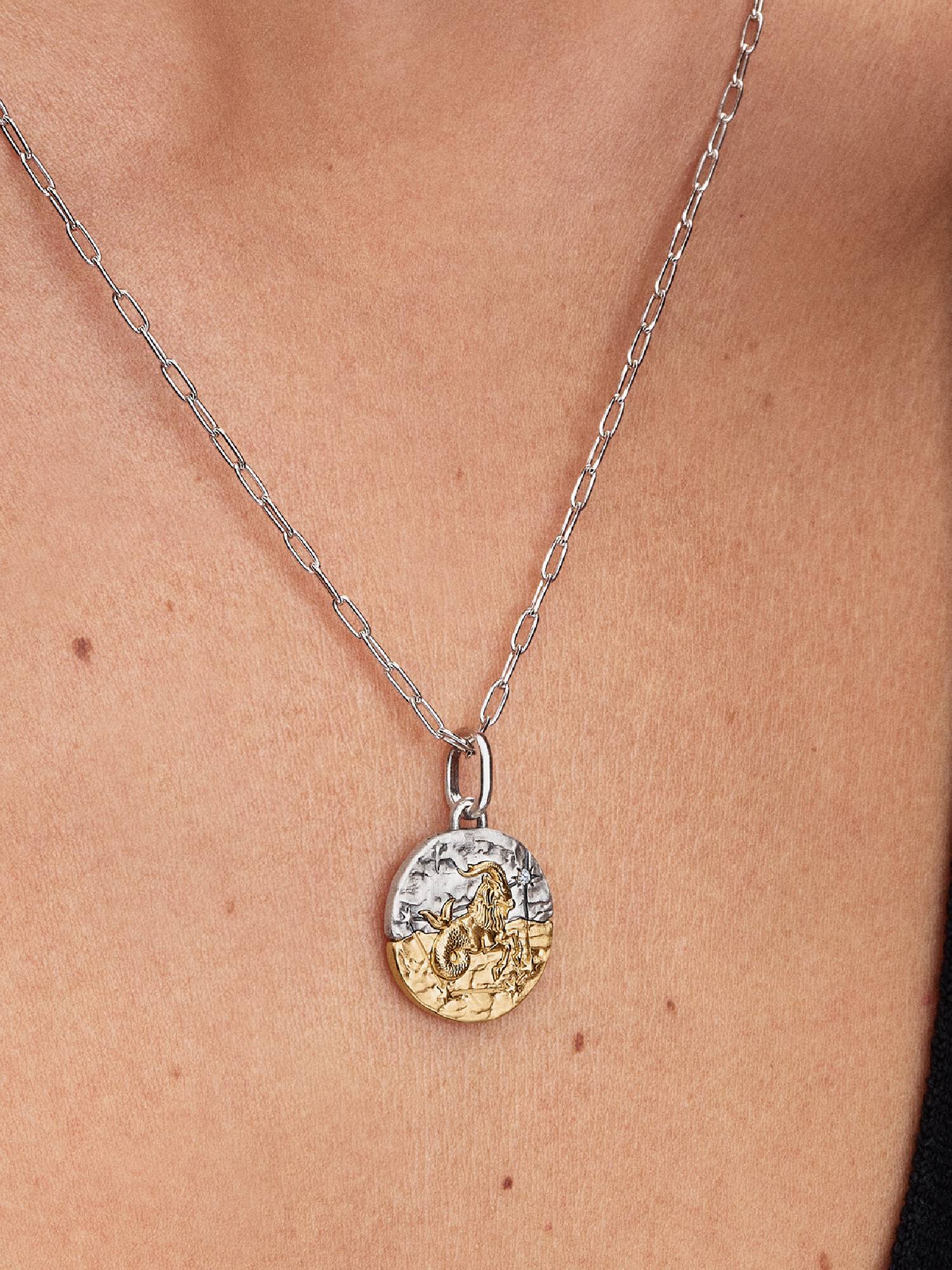 Charms-medalion ze znakiem zodiaku Koziorożec