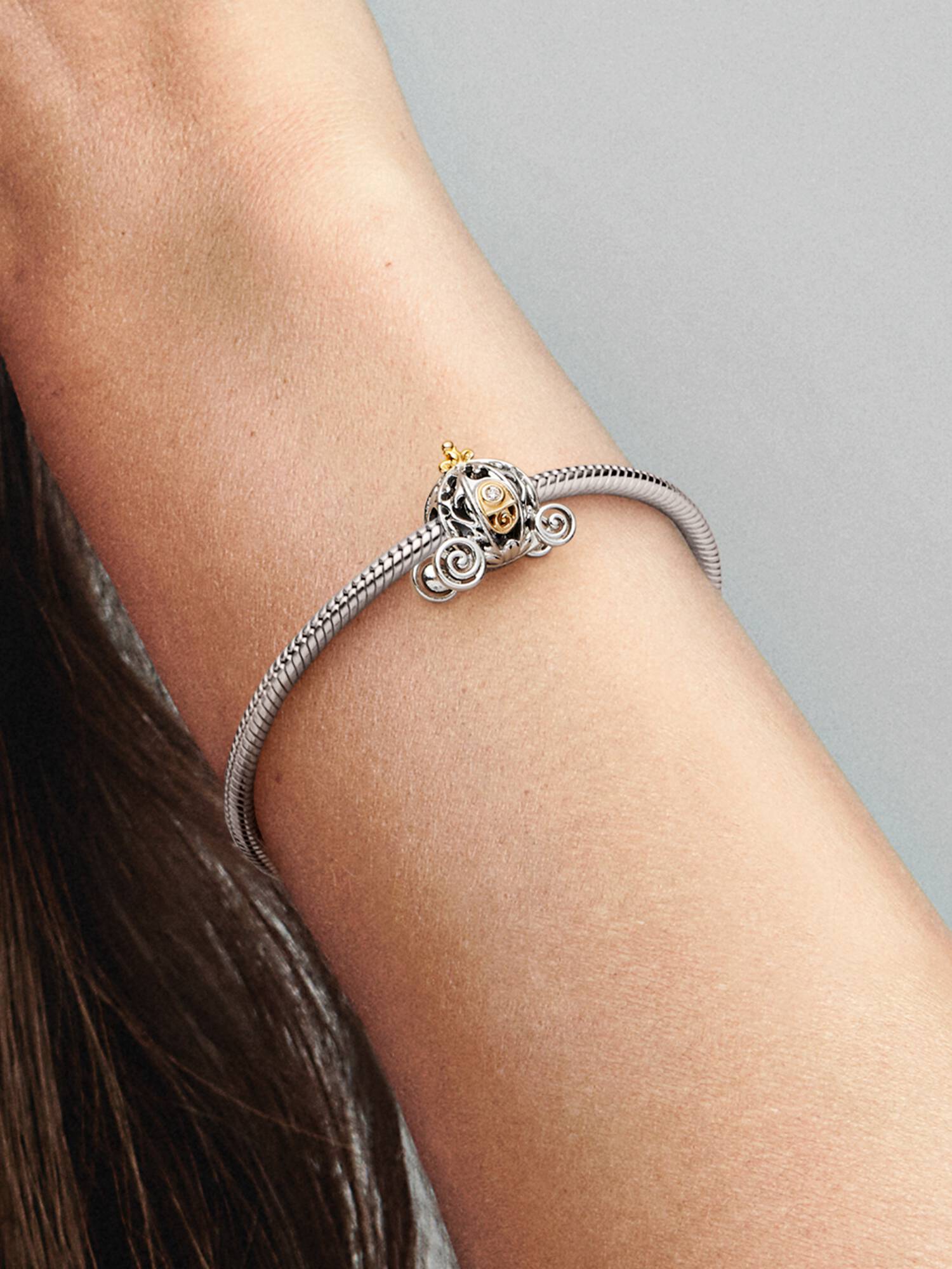 Disney 100 Charms Zaczarowana karoca Kopciuszka z 0.015 karatowym diamentem wyhodowanym w laboratorium