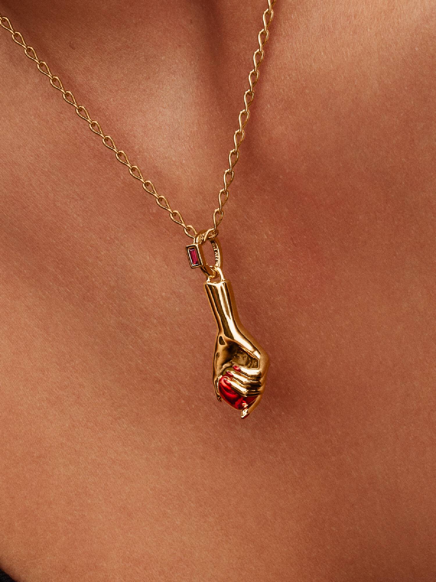 Pat McGrath Charms-zawieszka Dłoń pełna miłości 