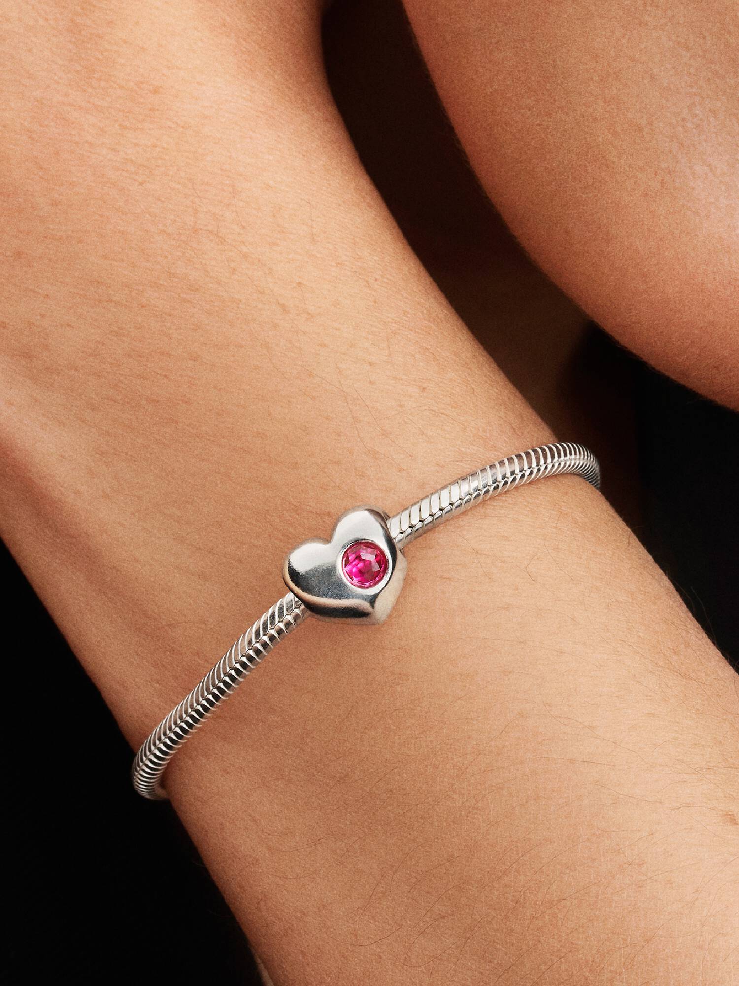 Charms do grawerowania w kształcie serca z różowym kamieniem