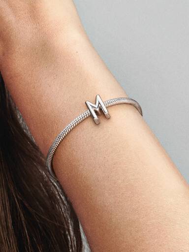 Charms Alfabet Litera M