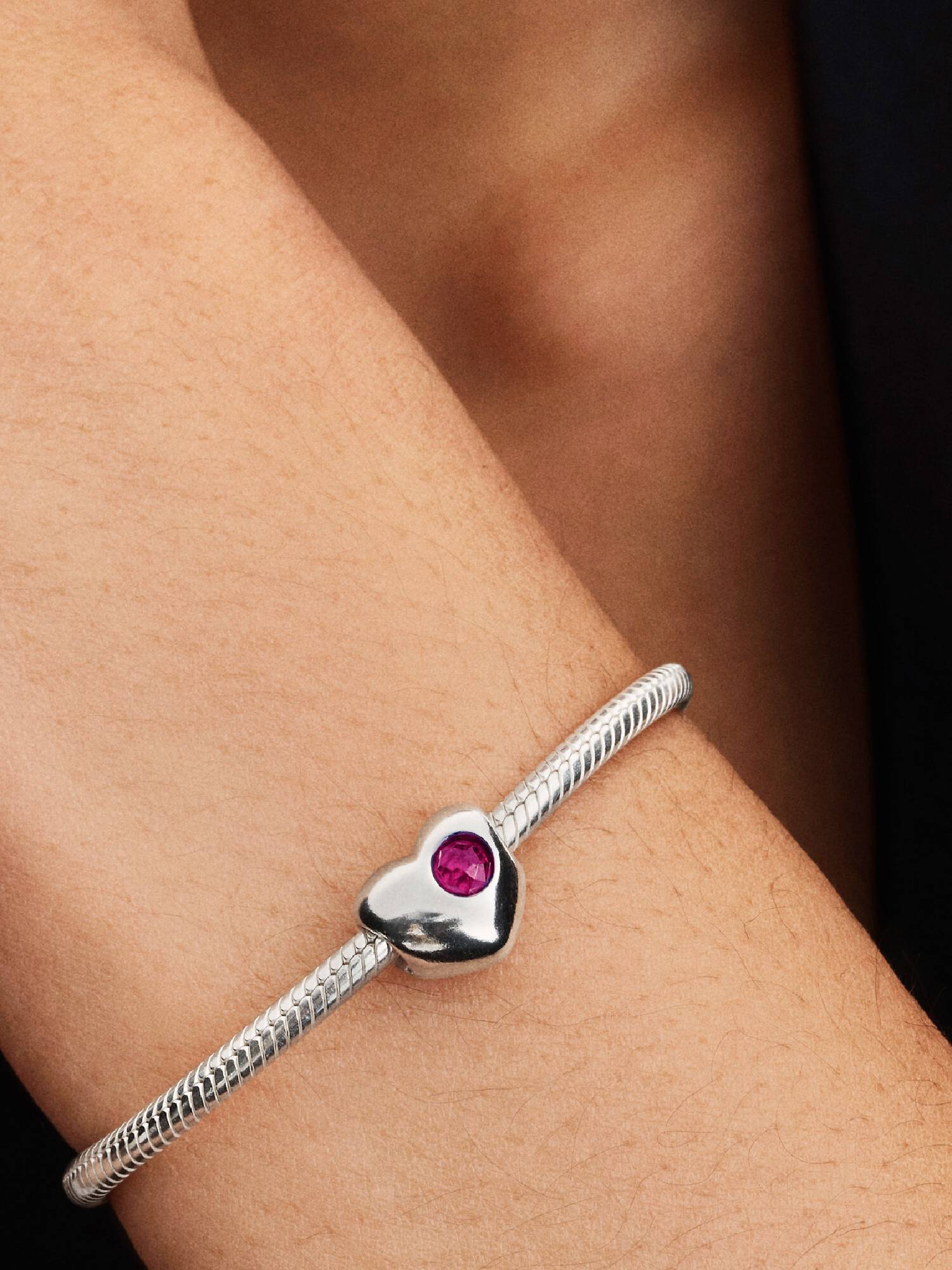 Charms do grawerowania w kształcie serca z purpurowym kamieniem