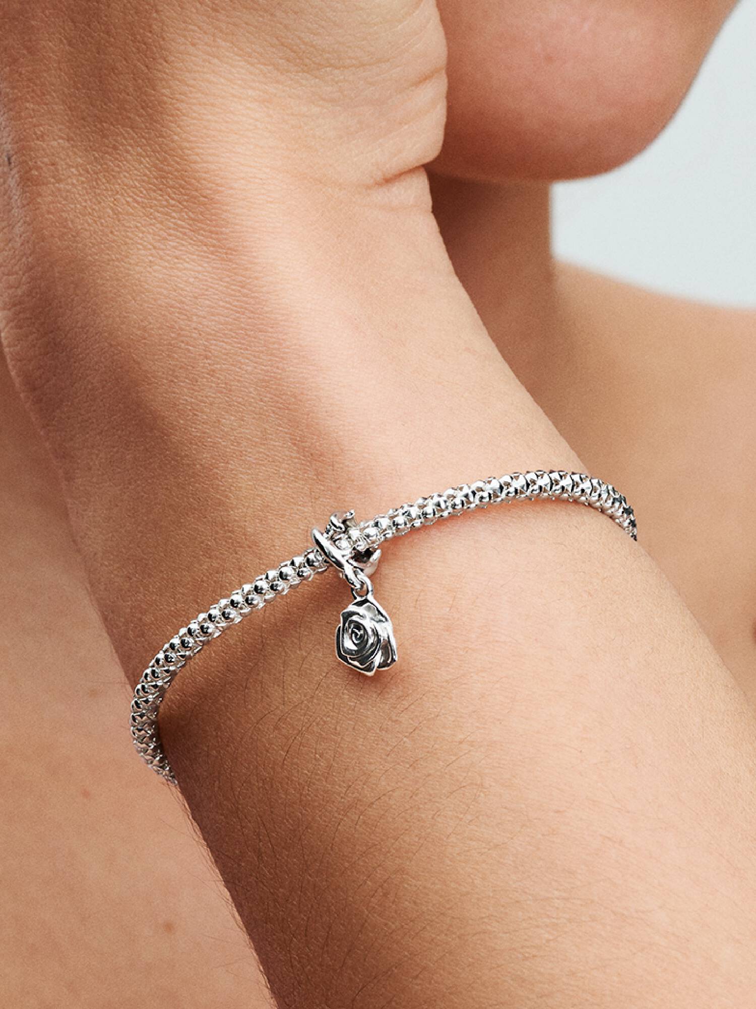 Charms-zawieszka Kwitnąca róża