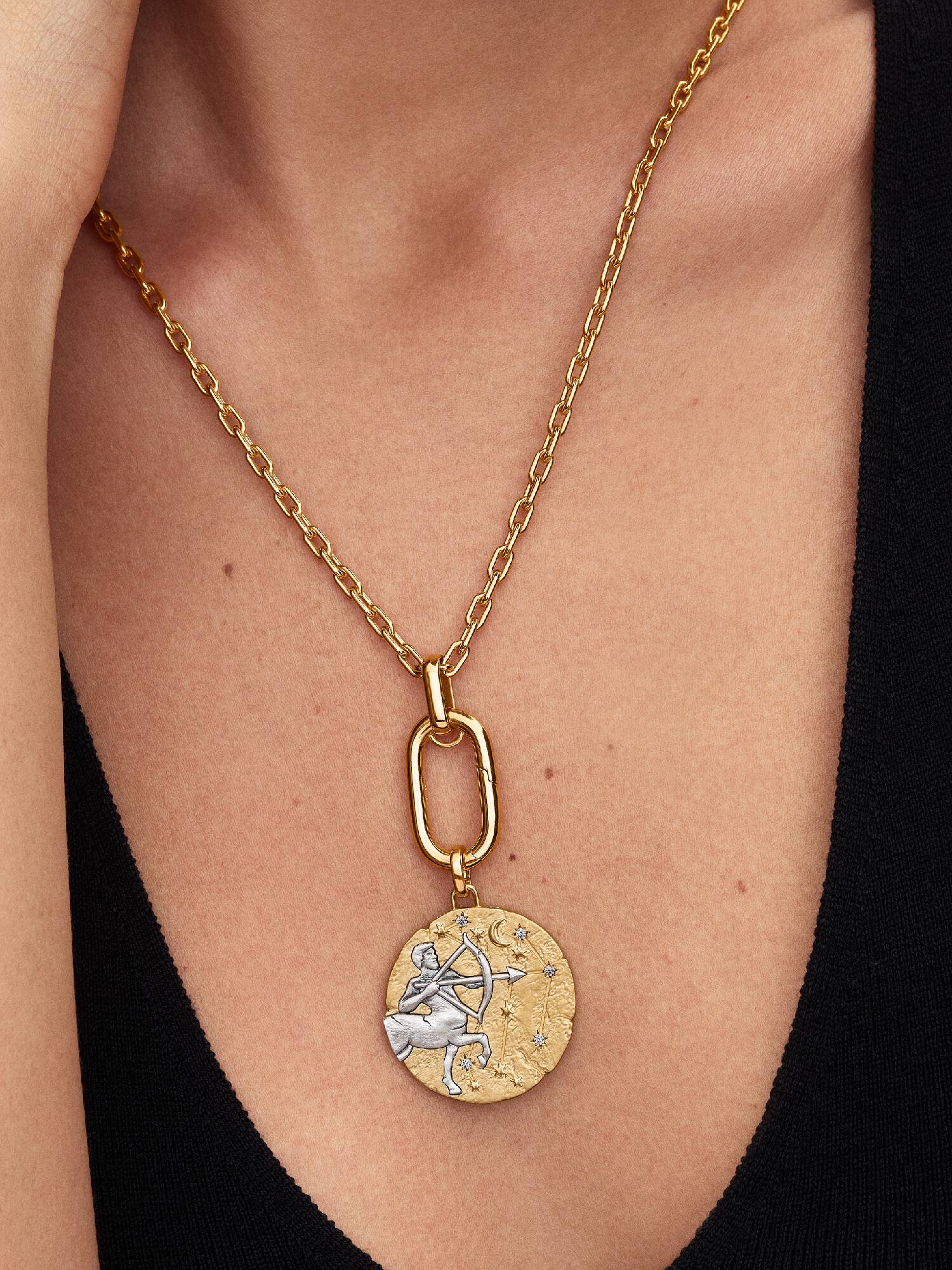 Duży charms-medalion ze znakiem zodiaku Strzelec