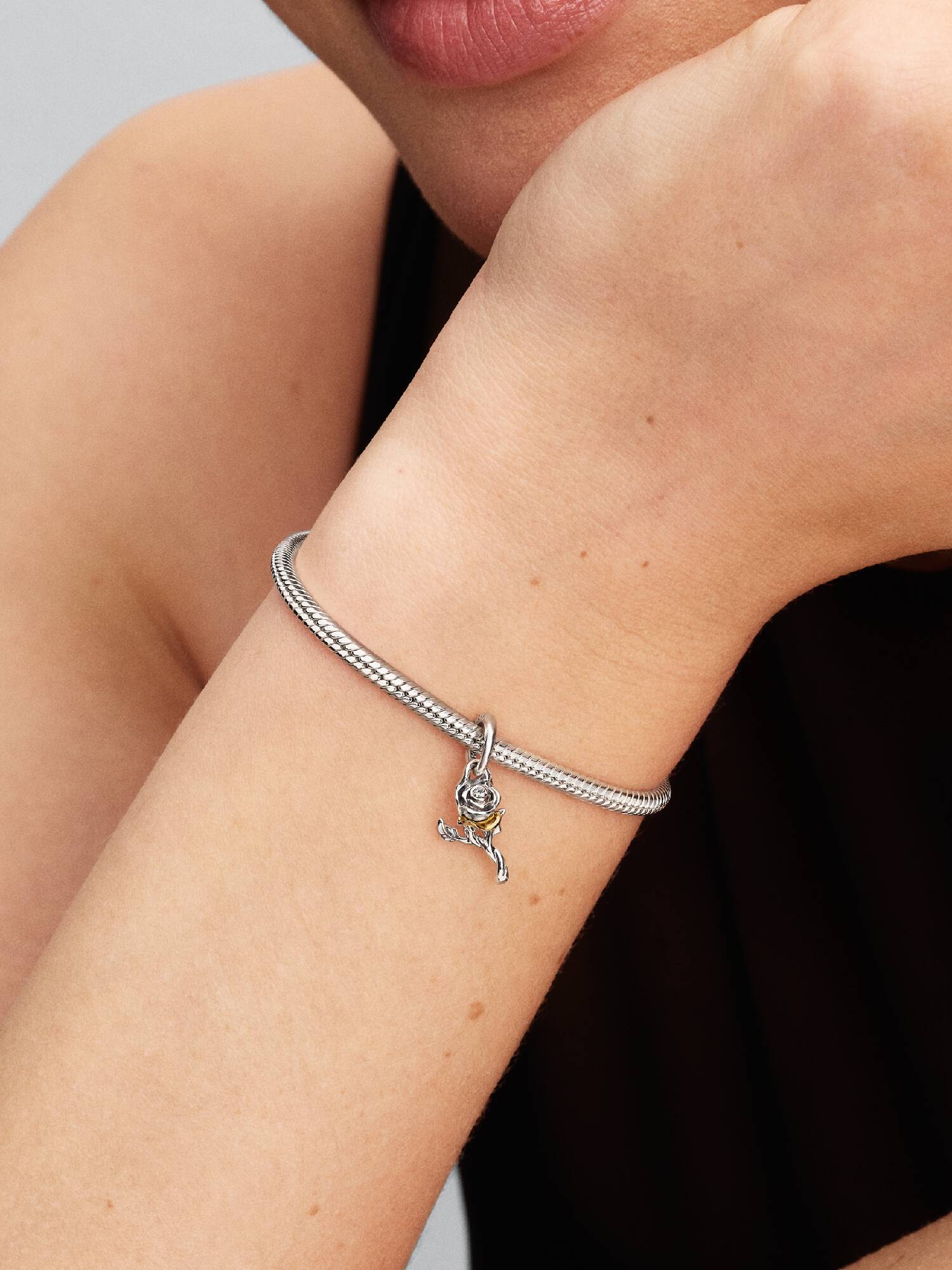 Charms-zawieszka z diamentem wyhodowanym w laboratorium Zaczarowana róża